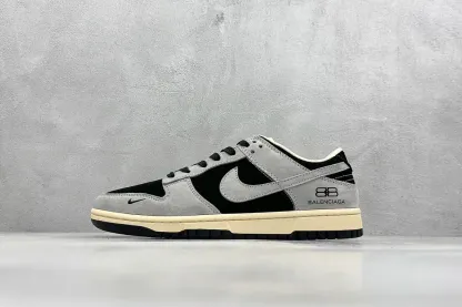 「コラボモデル」Balenciaga x Nike SB Dunk Low "White/Brown/Grey Mini Swoosh" スケートシューズ