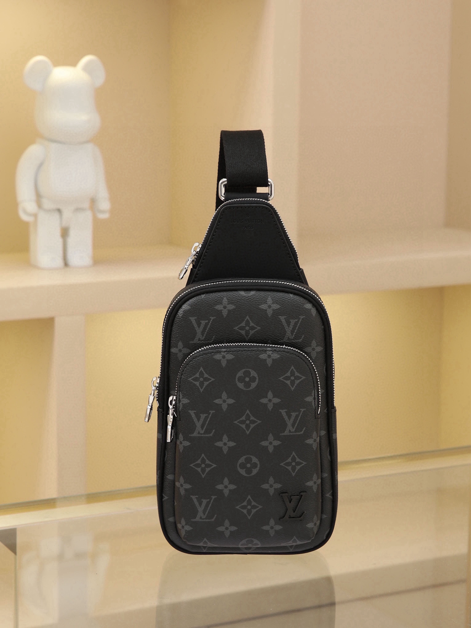 ルイ・ヴィトン「Louis Vuitton」Avenue モノグラム・エクリプス スモール ショルダーバッグ