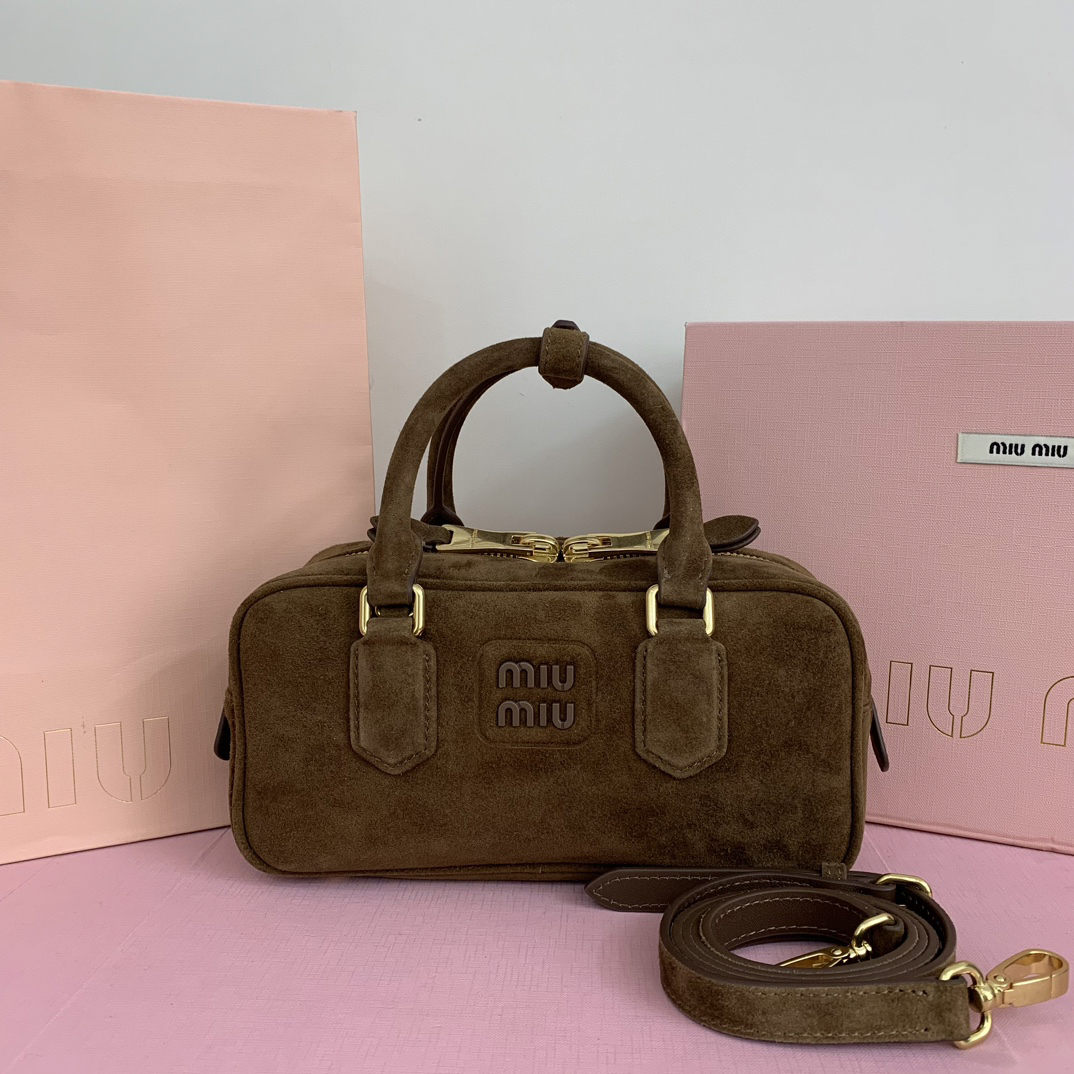 ミュウミュウ「Miu Miu」レディースArcadia鹿の毛皮のハンドバッグ斜め掛けバッグです