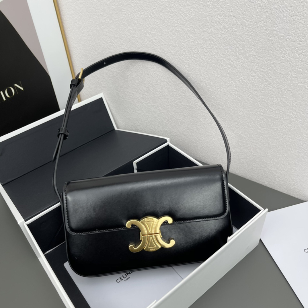 セリーヌ「Celine」凱旋門小脇バッグです