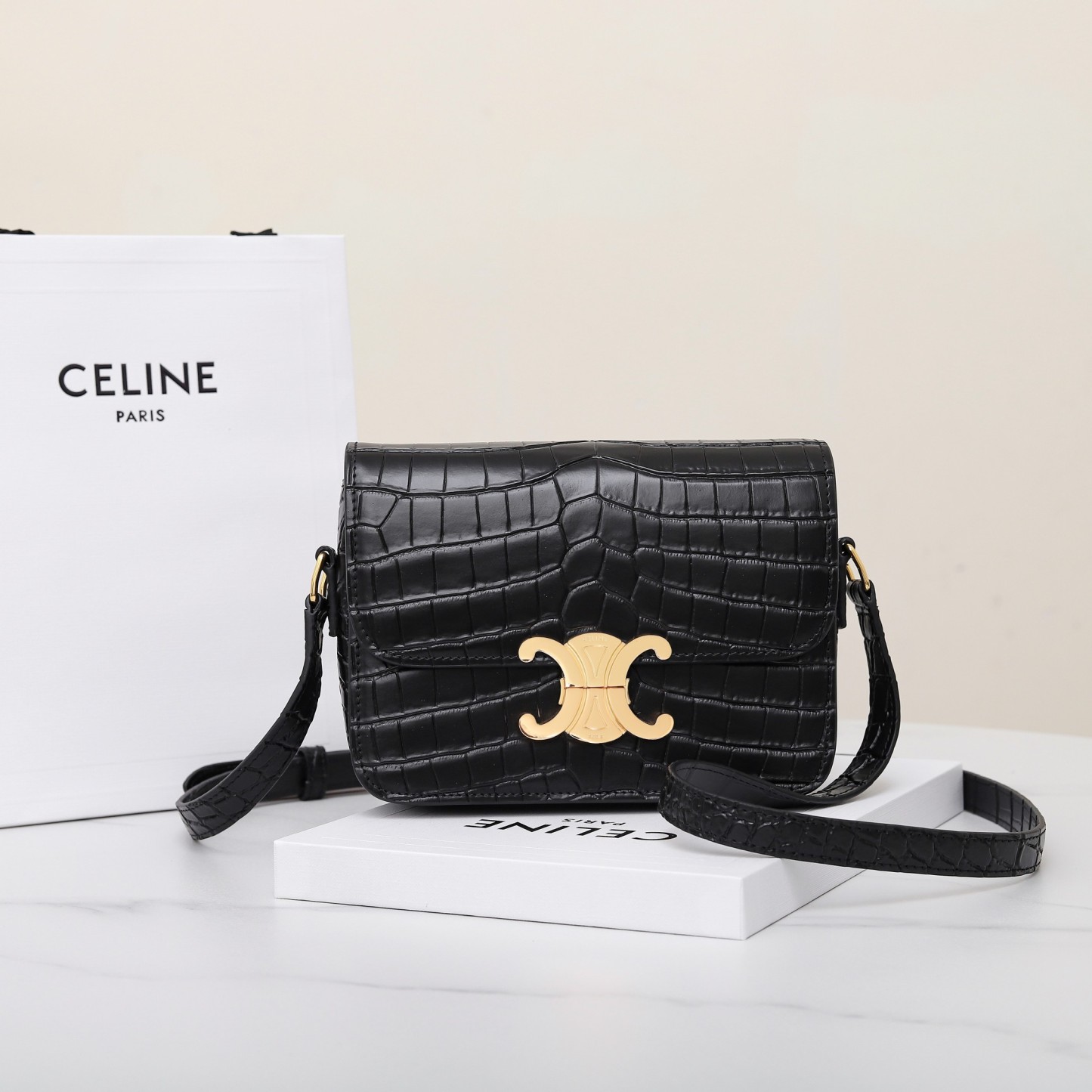 セリーヌ「Celine」クロコダイルエンボス トリアンンフ ショルダーバッグ