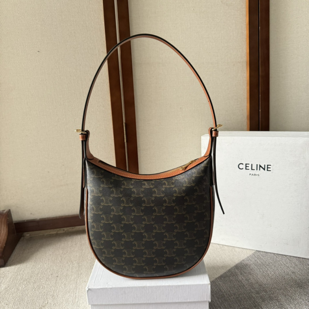 セリーヌ「Celine」エロイーズ・トリアンフ スモールレザーショルダーバッグ