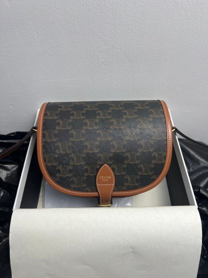 セリーヌ「Celine」トリアンフ モノグラム サドルバッグ
