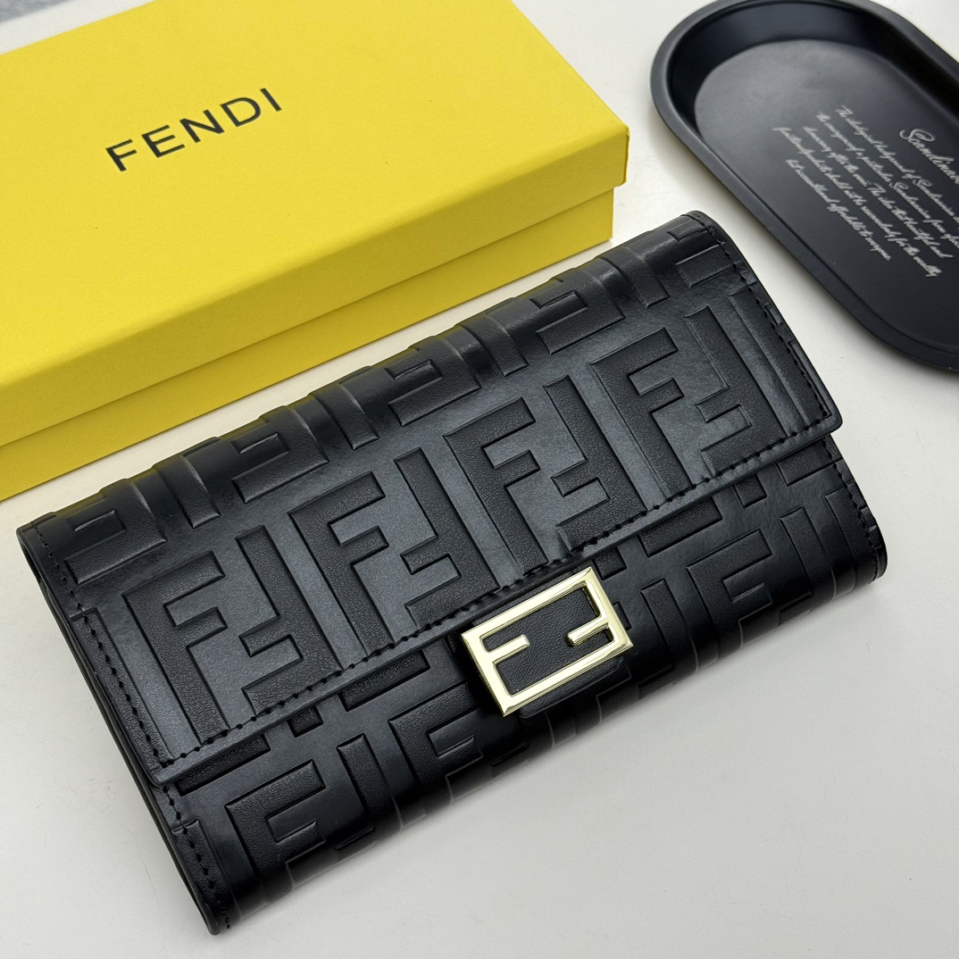 フェンディ「Fendi」マルチファンクション ロング財布