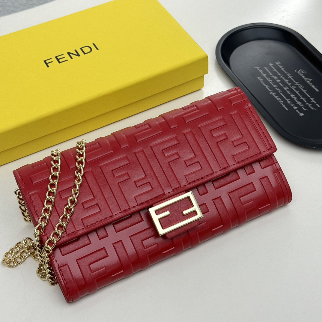フェンディ「Fendi」マルチファンクション チェーンウォレット