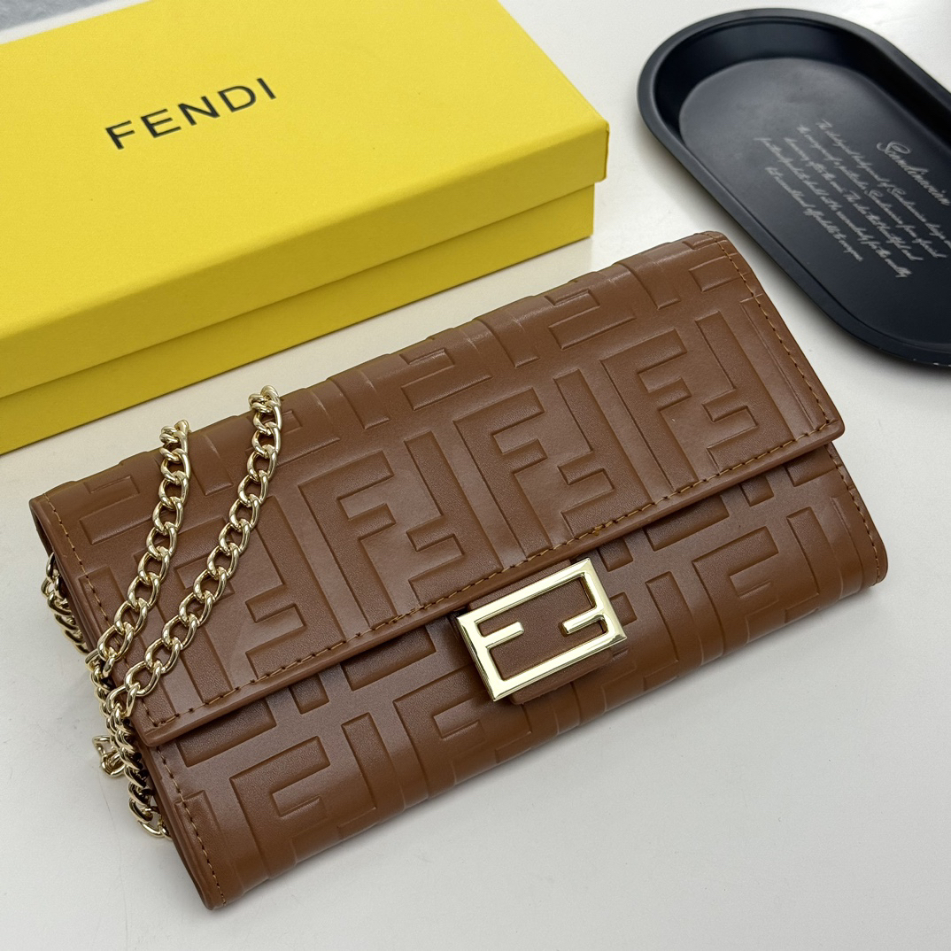 フェンディ「Fendi」マルチファンクション チェーンウォレット