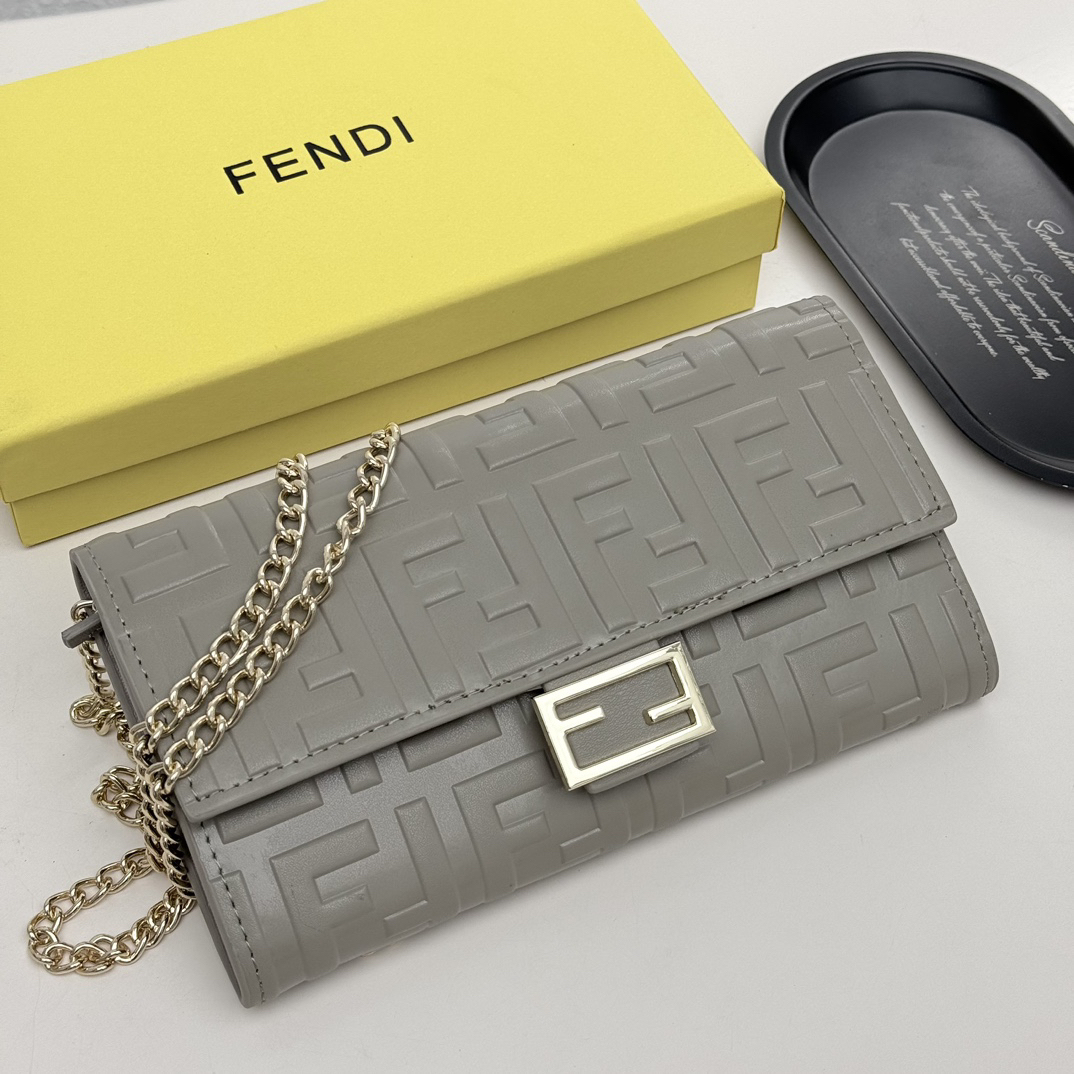 フェンディ「Fendi」マルチファンクション チェーンウォレット
