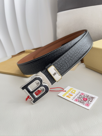 バーバリー「Burberry」オートロックベルト 2色