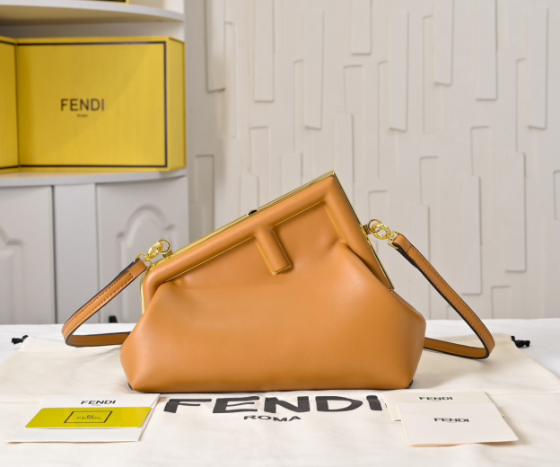 フェンディ「Fendi」 First ハンドバッグ