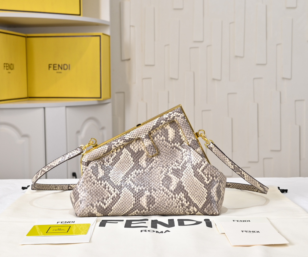 フェンディ「Fendi」 First ハンドバッグ