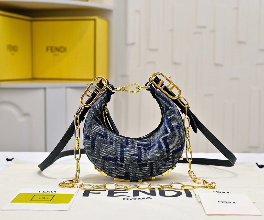 フェンディ「Fendi」Fendigraphyナノサイズ ホボバッグ