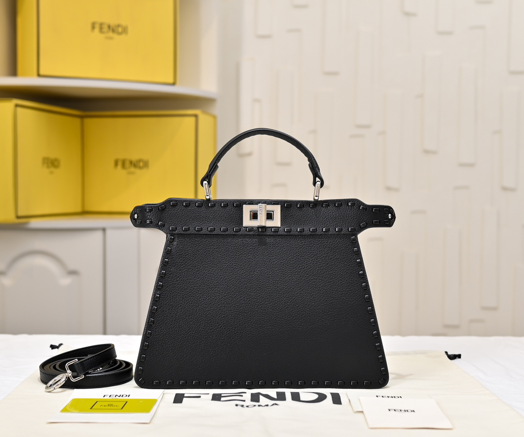 フェンディ「Fendi」Peekaboo Petite スモール ショルダーバッグ