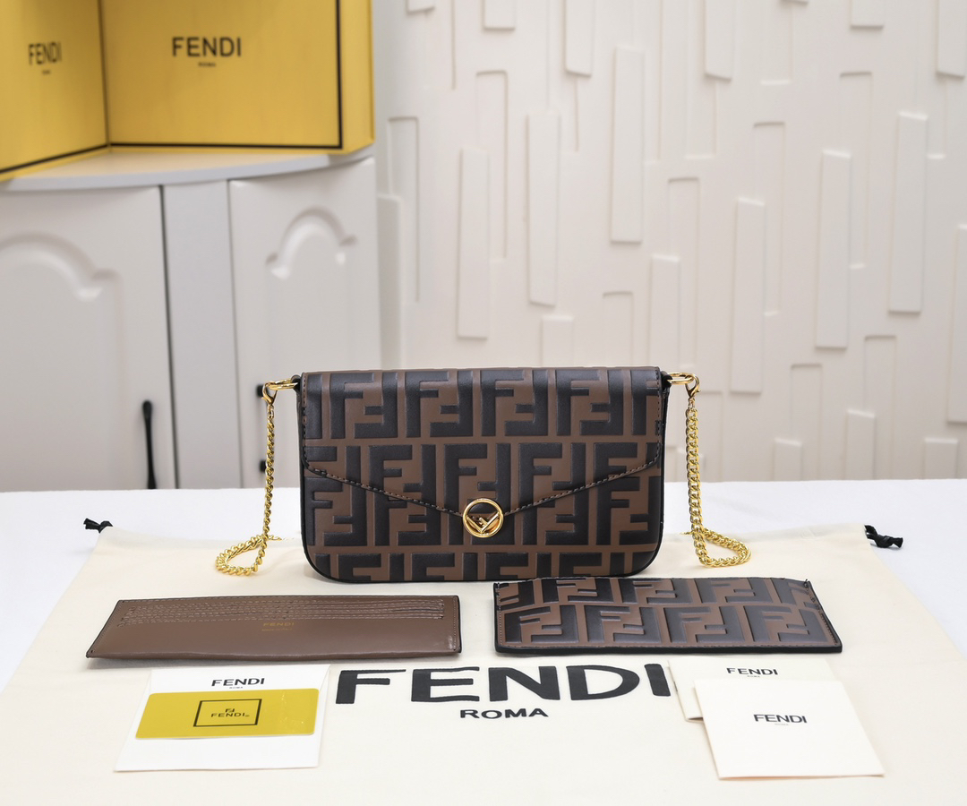 フェンディ「Fendi」FFモノグラム ミニ チェーンショルダーバッグ