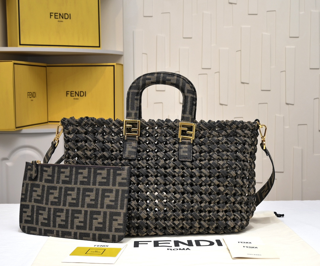 フェンディ「Fendi」FF Tote メディウム ショルダーバッグ