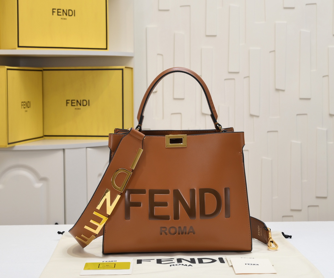 フェンディ「Fendi」Peekaboo X-Lite メディウム ショルダーバッグ