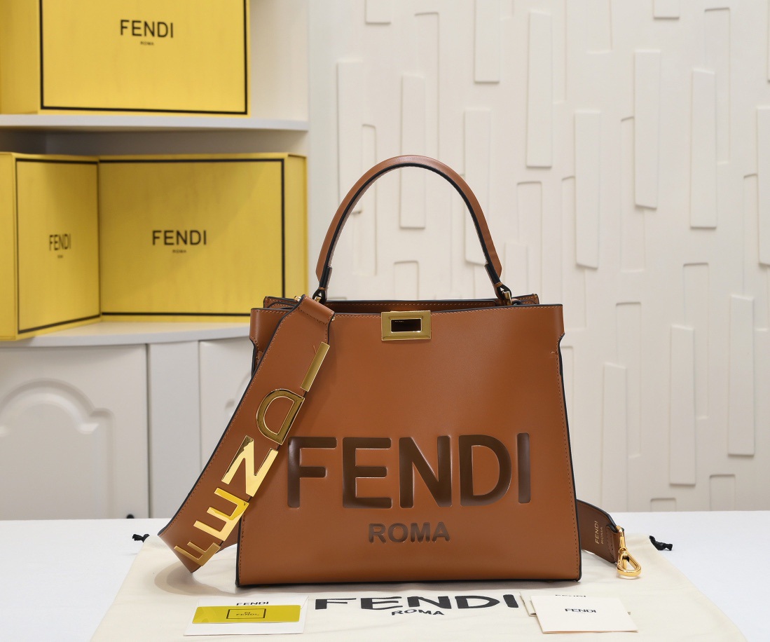 フェンディ「Fendi」Peekaboo X-Lite メディウム ショルダーバッグ