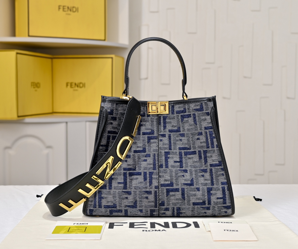 フェンディ「Fendi」Peekaboo X-Lite メディウム ショルダーバッグ