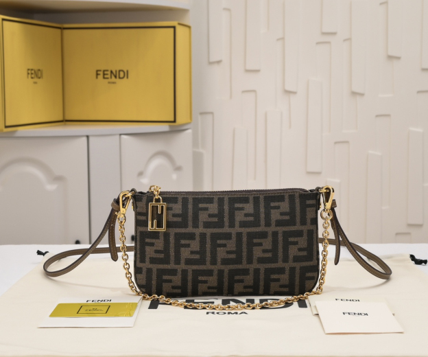 フェンディ「Fendi」Baguette FFジャカード ミニ ショルダーバッグ