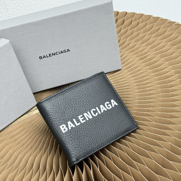 バレンシアガ「Balenciaga」 CASH スクエア折りたたみ財布