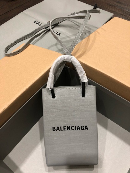 バレンシアガ「Balenciaga」Everyday スクエア レザーバッグ