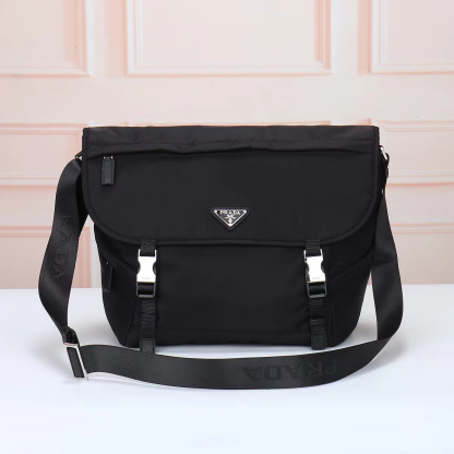 プラダ「Prada」 Re-Nylon & Saffiano Leather Messenger Bag