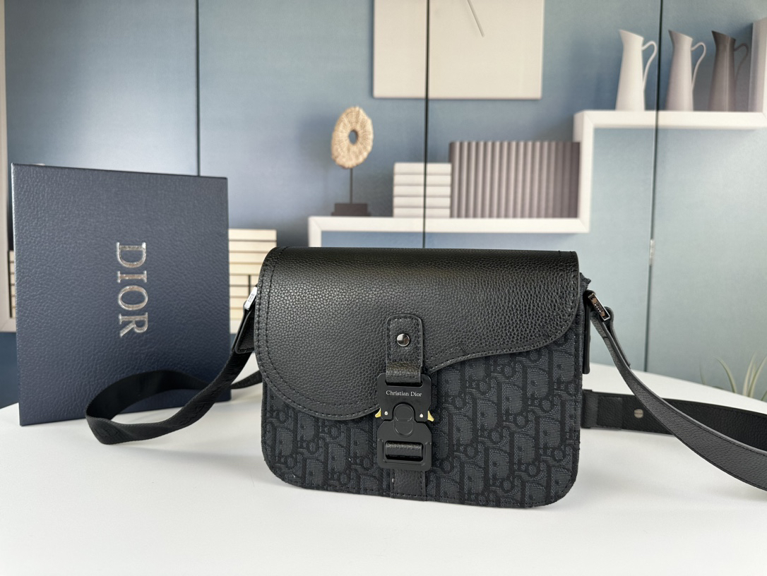 ディオール「Dior」サドル メッセンジャーバッグ