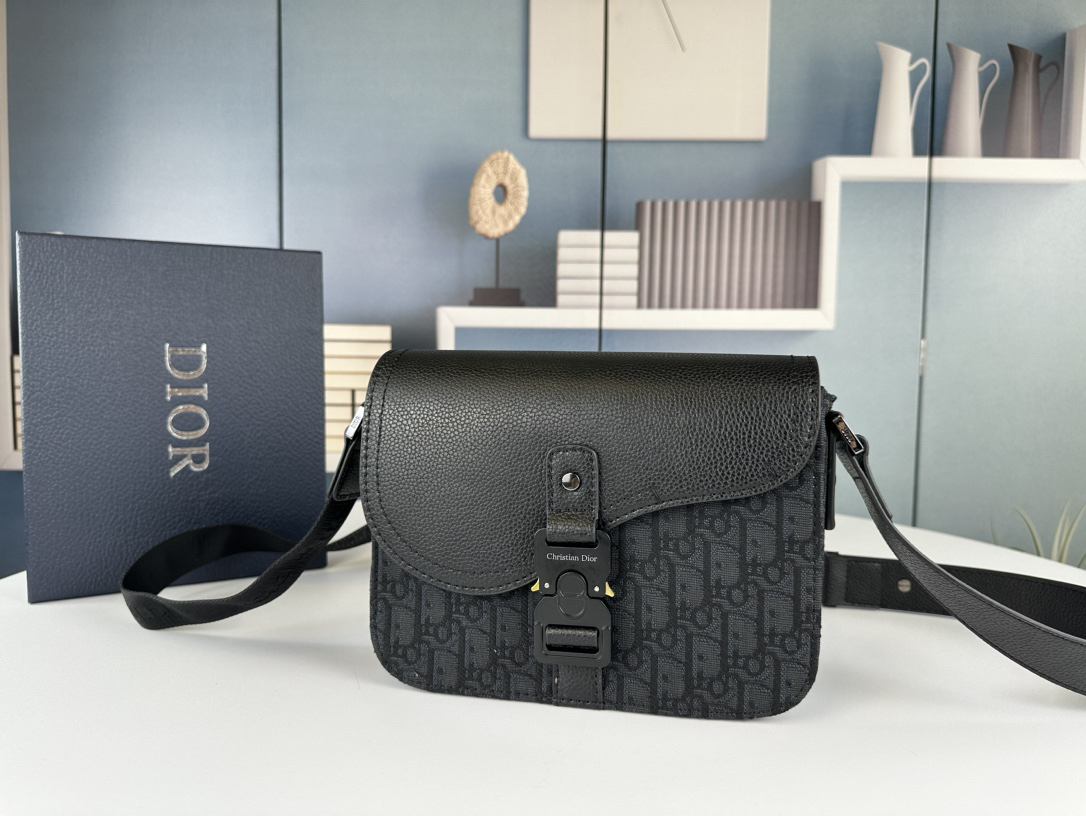 ディオール「Dior」サドル メッセンジャーバッグ