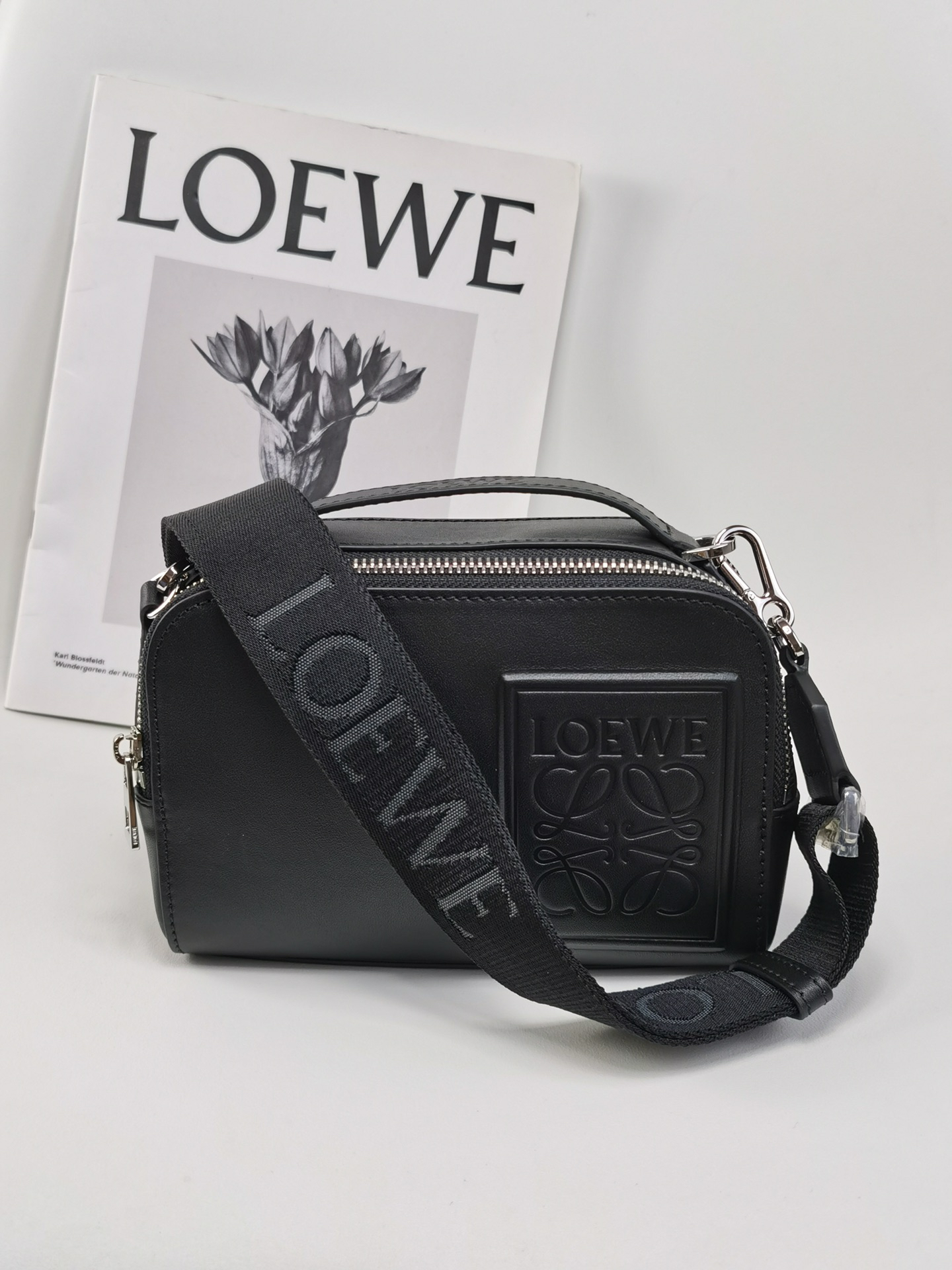 ロエベ「Loewe」ボディ カメラバッグ ミニ(サテンカーフ) カメラバッグ