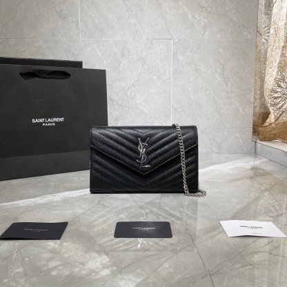 サンローラン「Saint Laurent」‌ MONOGRAM キャビアレザー エンンベロープバッグ‌