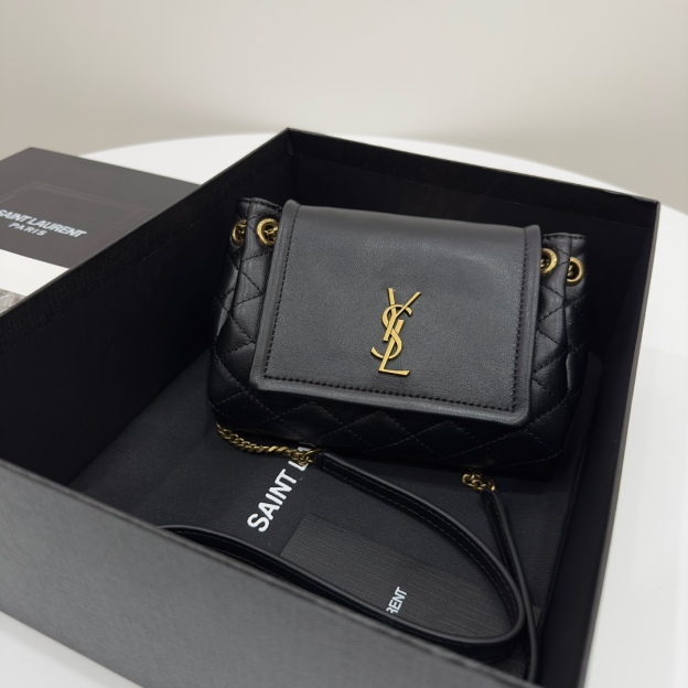 サンローラン「Saint Laurent」‌LE CASSANDRE チェーンバッグ