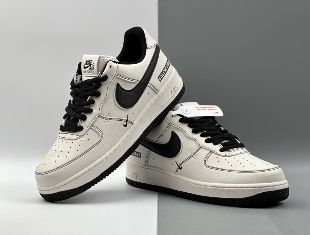 「コラボモデル」Balenciaga x NikeAir Force 1 Low '07 トリプルスウッシュ スニーカー