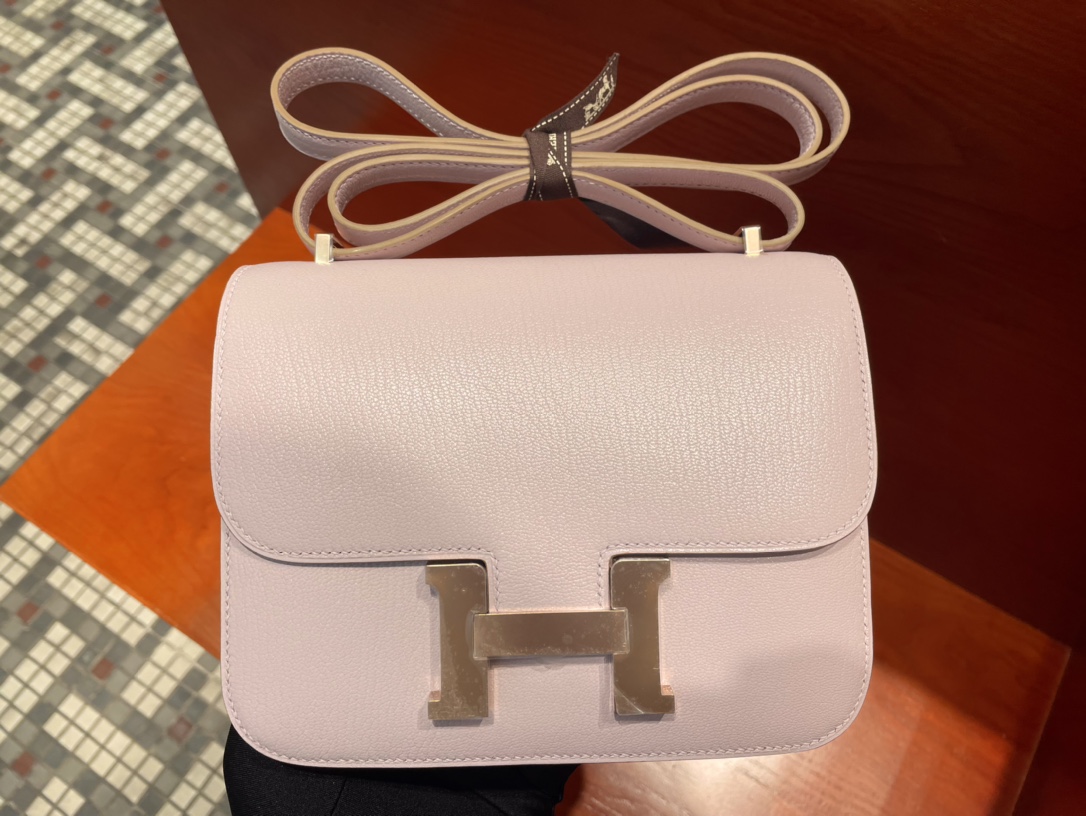 エルメス「Hermès」 Chevre Mysore Mauve pale カードケース