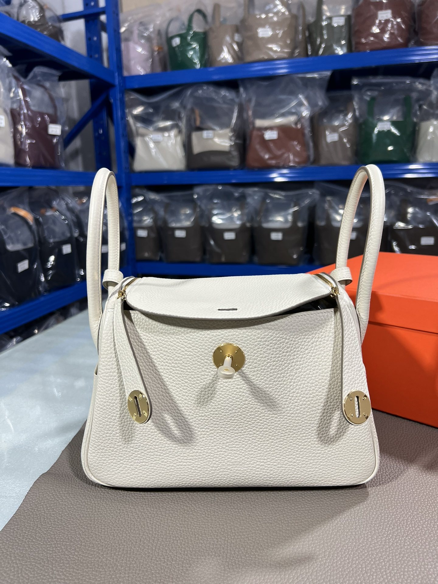 エルメス「Hermès」 Mini Lindy 19 ショルダーバッグ