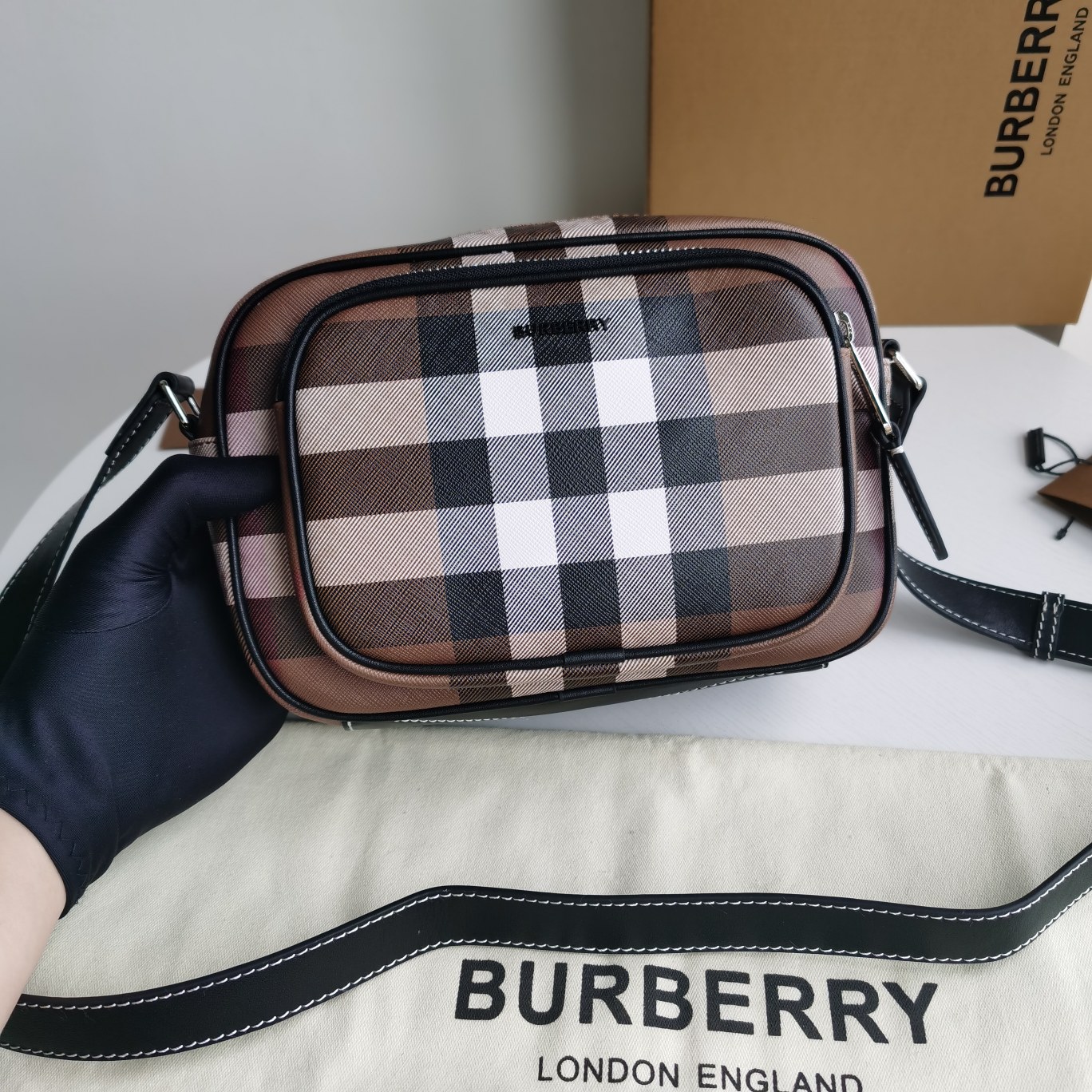 バーバリー「Burberry」チェック柄 スリングバッグ
