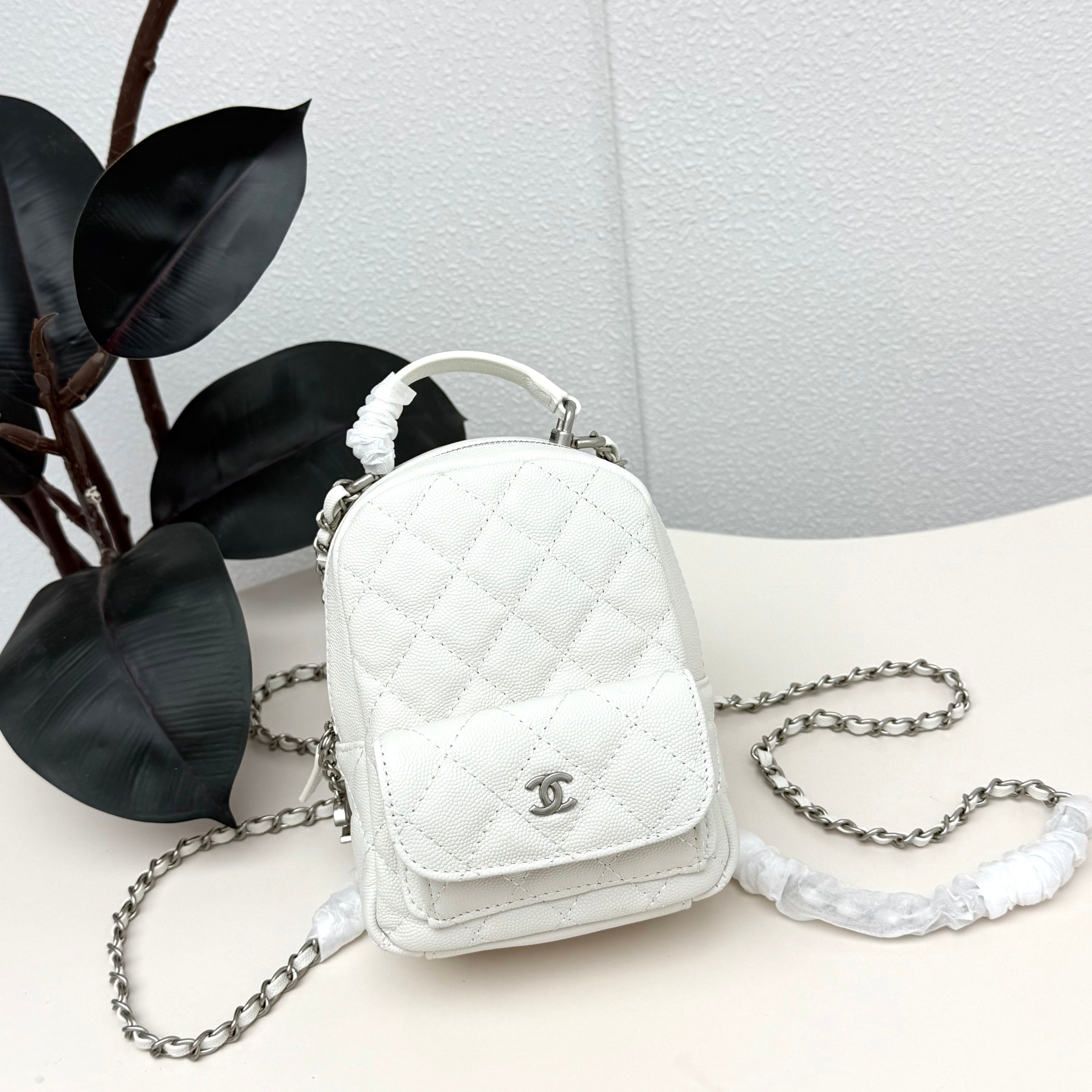 シャネル「Chanel」25C バックパック レザー ミニサイズ