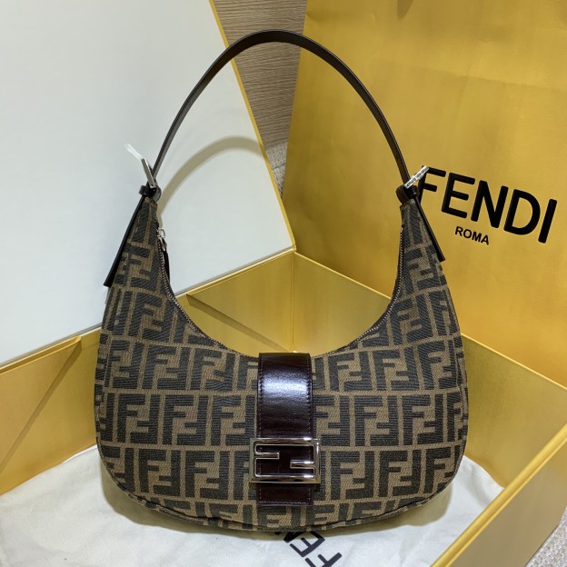 フェンディ「Fendi」 ヴィンテージ クレッセントバッグ