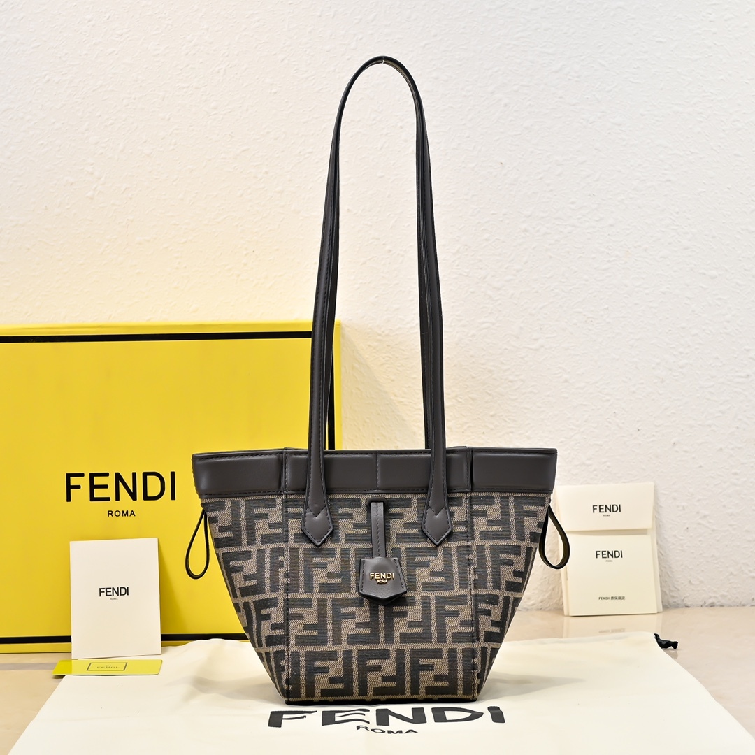 フェンディ「Fendi」オリガミ ミニ トランスフォーマブルバッグ