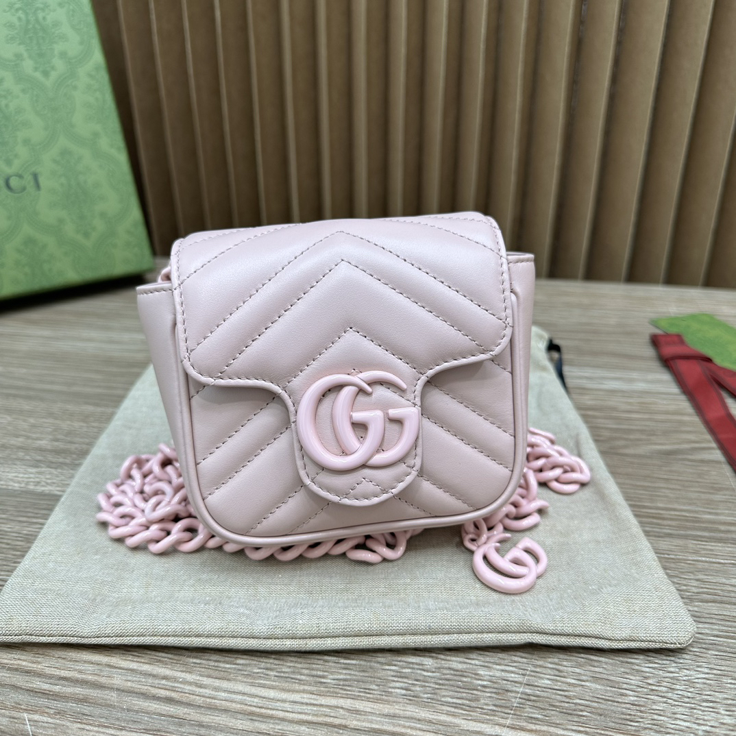 グッチ「Gucci」Vステッチ レザー ウエストバッグ