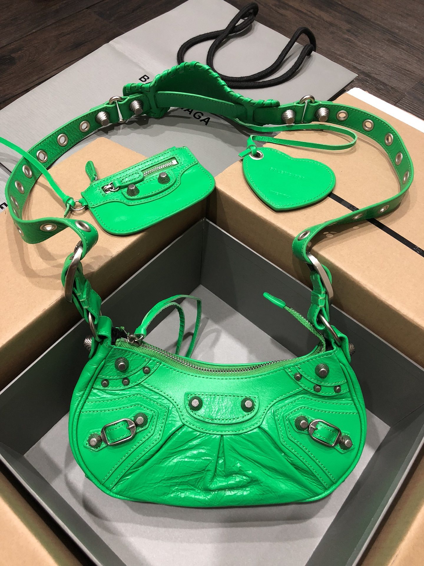 バレンシアガ「Balenciaga」アンダーアーム バッグ