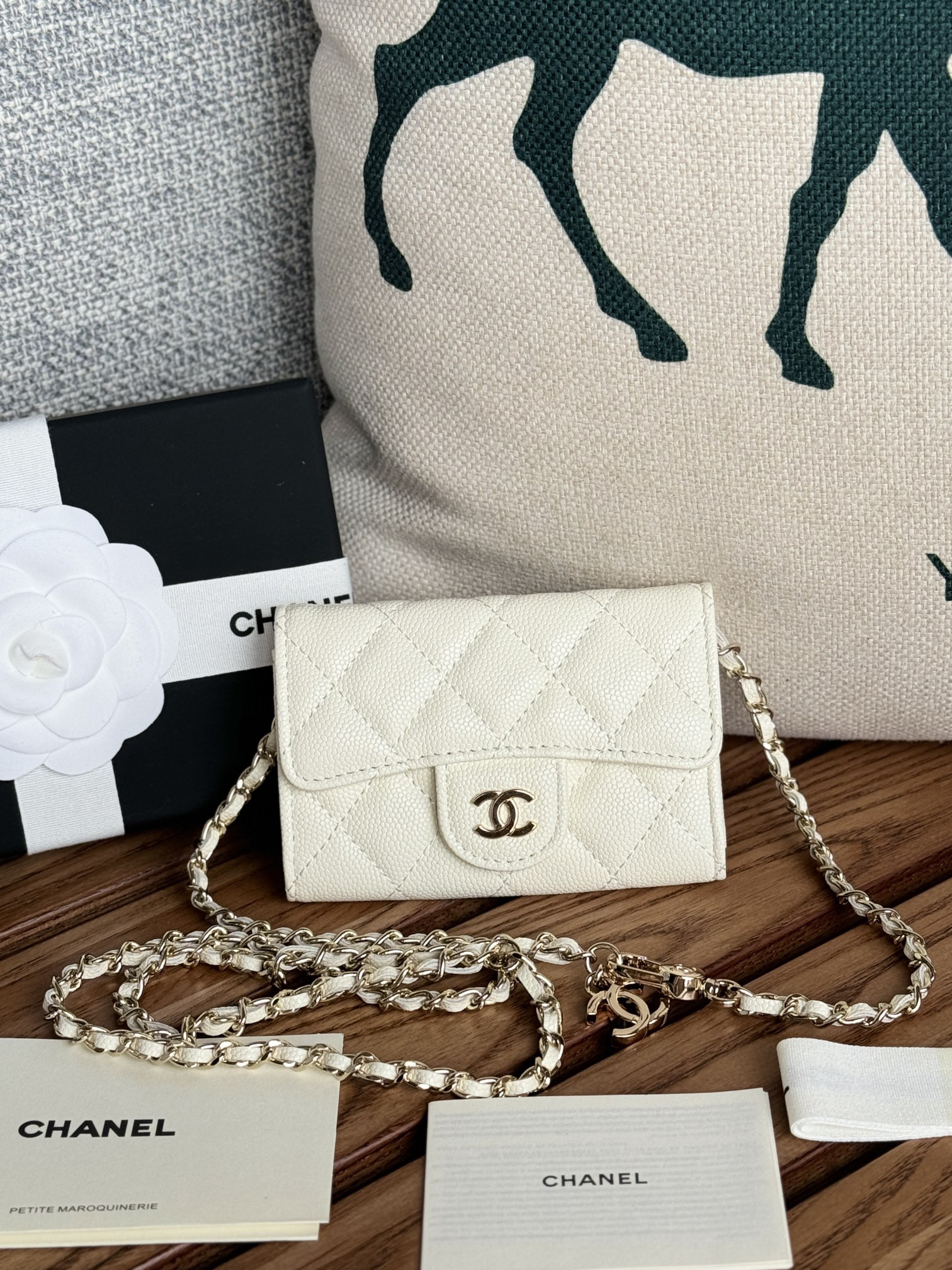 シャネル「Chanel」カヴィアレザー ウエストバッグ
