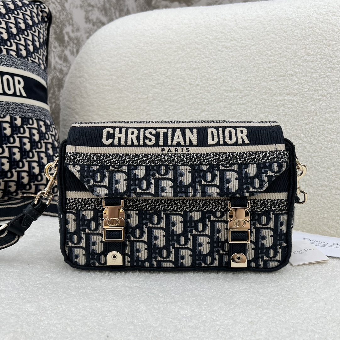ディオール「Dior」オブリーク エンボスド ショルダーバッグ ブルー