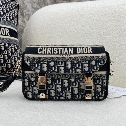 ディオール「Dior」オブリーク エンボスド ショルダーバッグ ブルー