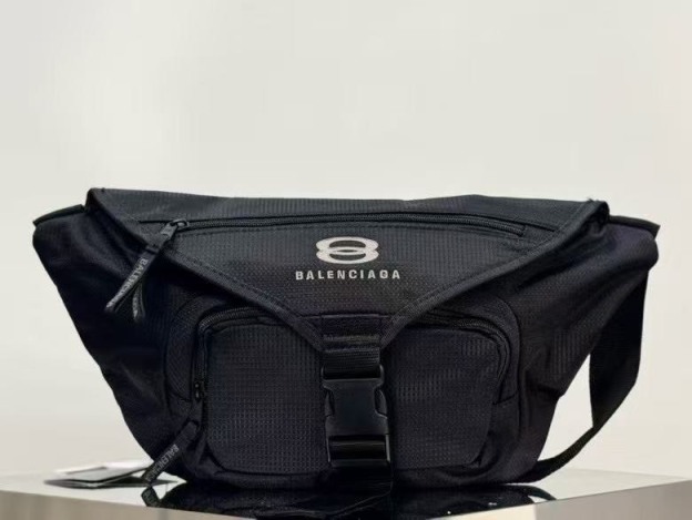 バレンシアガ「Balenciaga」CELINE TRIOMPHE ナイロン ウエストバッグ