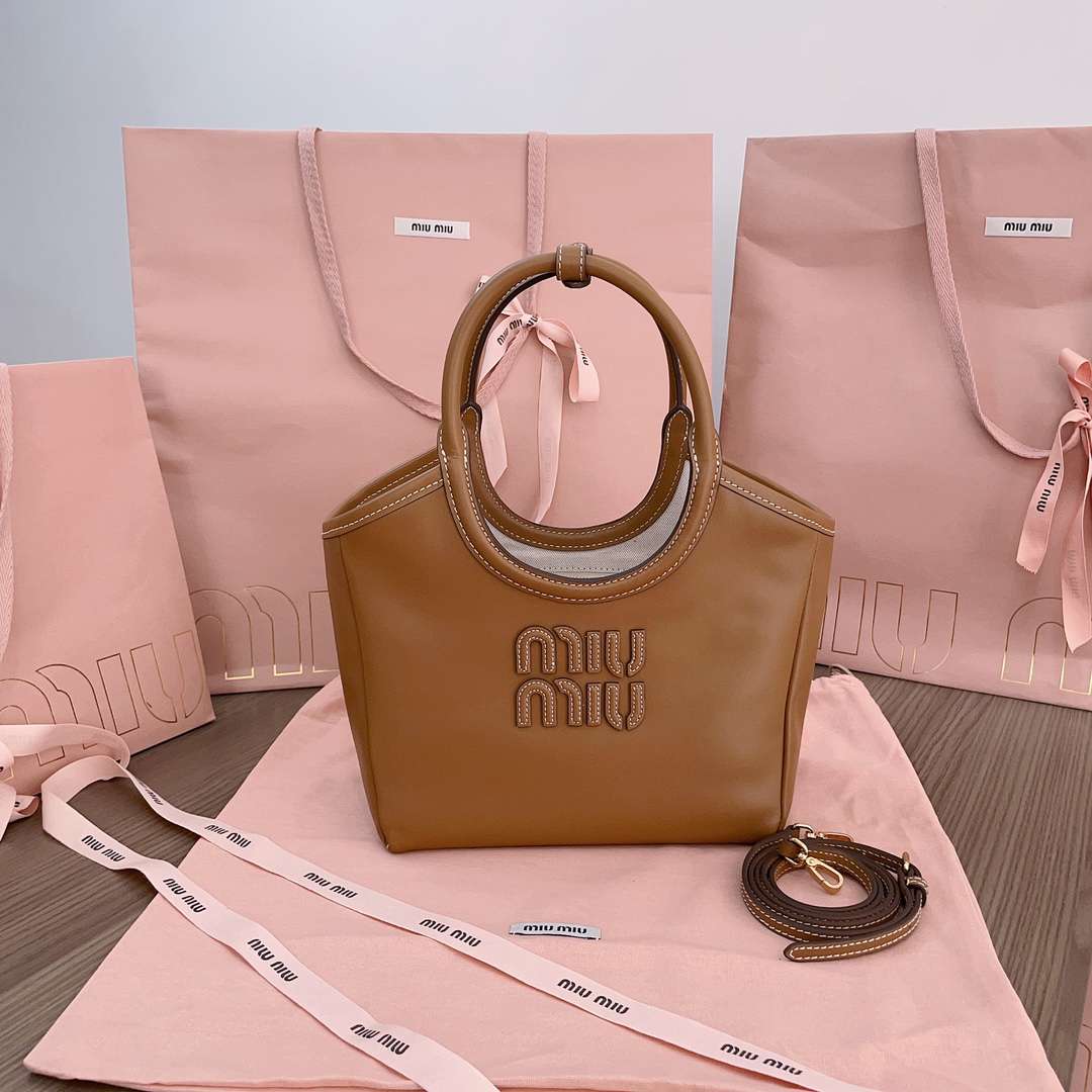 ミュウミュウ「Miu Miu」イセタン限定 トートバッグ スモール レザー
