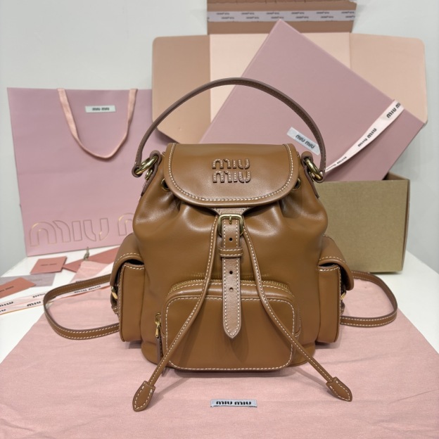 ミュウミュウ「Miu Miu」キャンパス バックパック レザー マルチポケット