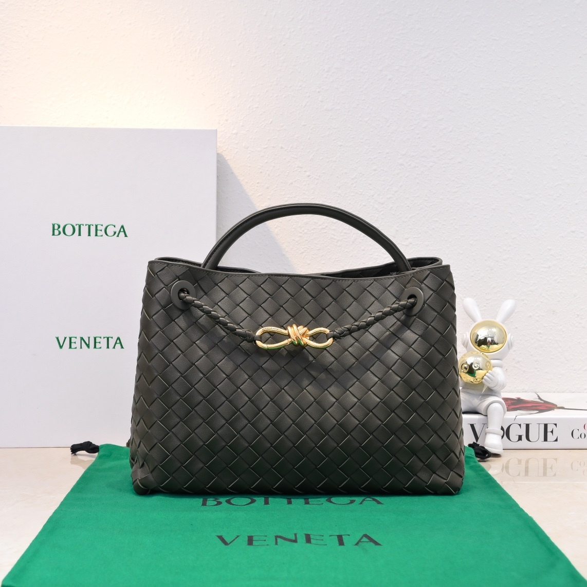 ボッテガ・ヴェネタ「Bottega Veneta」アンディアモ ショルダーバッグ ラムスキン