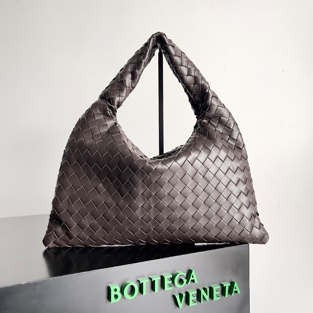 ボッテガ・ヴェネタ「Bottega Veneta」ホップ ショルダーバッグ ラージ レザー