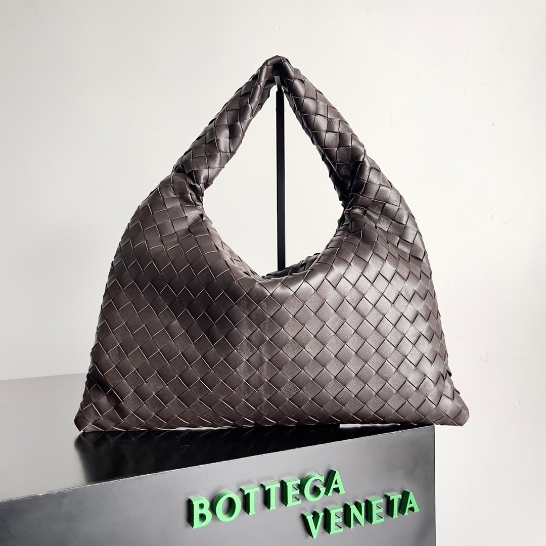 ボッテガ・ヴェネタ「Bottega Veneta」ホップ ショルダーバッグ ラージ レザー