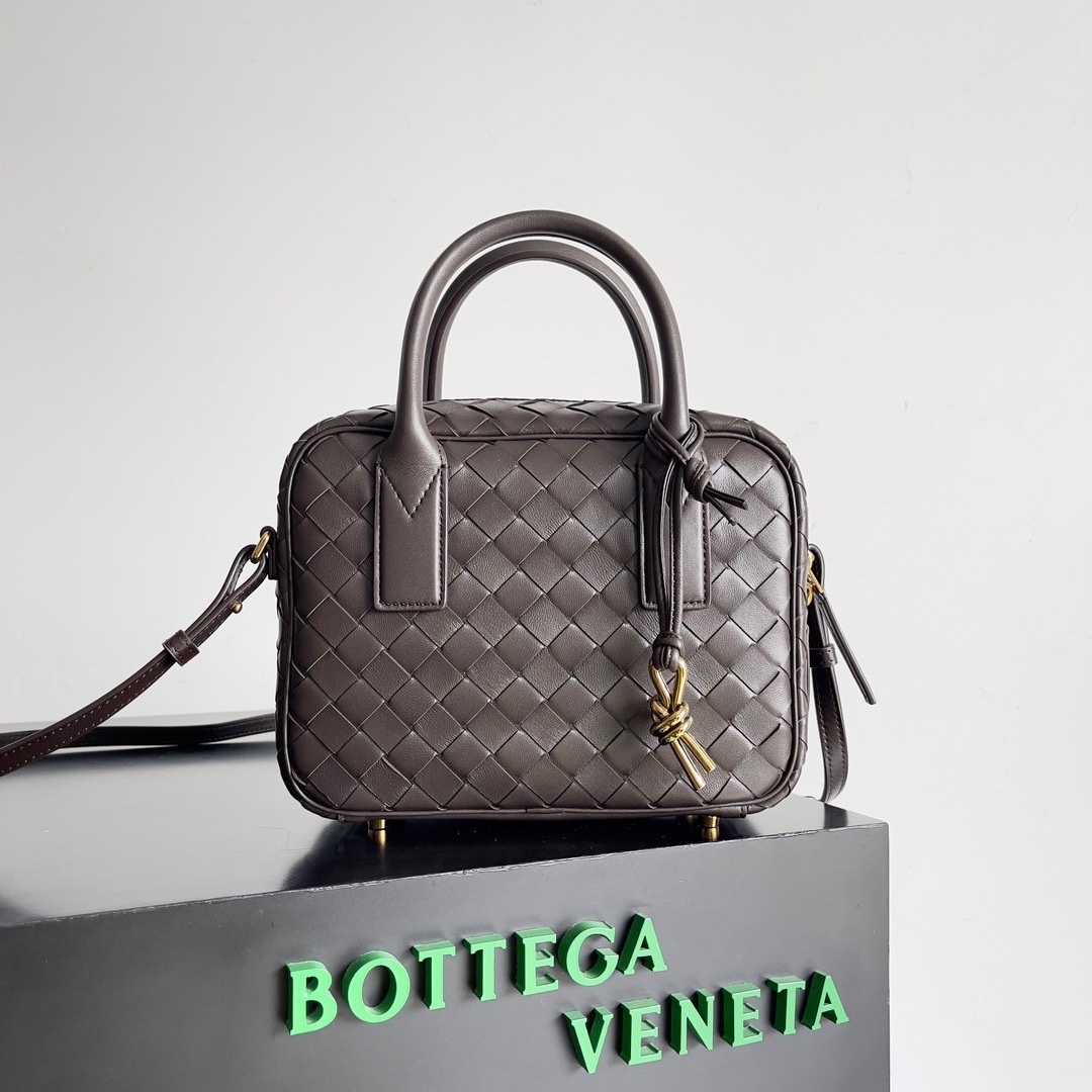 ボッテガ・ヴェネタ「Bottega Veneta」ゲットアウェイ スクエアバッグ イントレチャート レザー