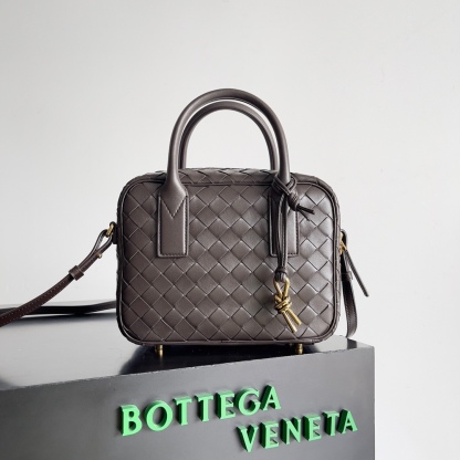 ボッテガ・ヴェネタ「Bottega Veneta」ゲットアウェイ スクエアバッグ イントレチャート レザー